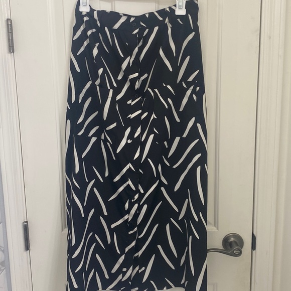 Dresses & Skirts - Patterned skirt
